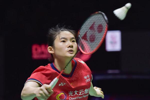 他用灵巧的 他用灵巧的